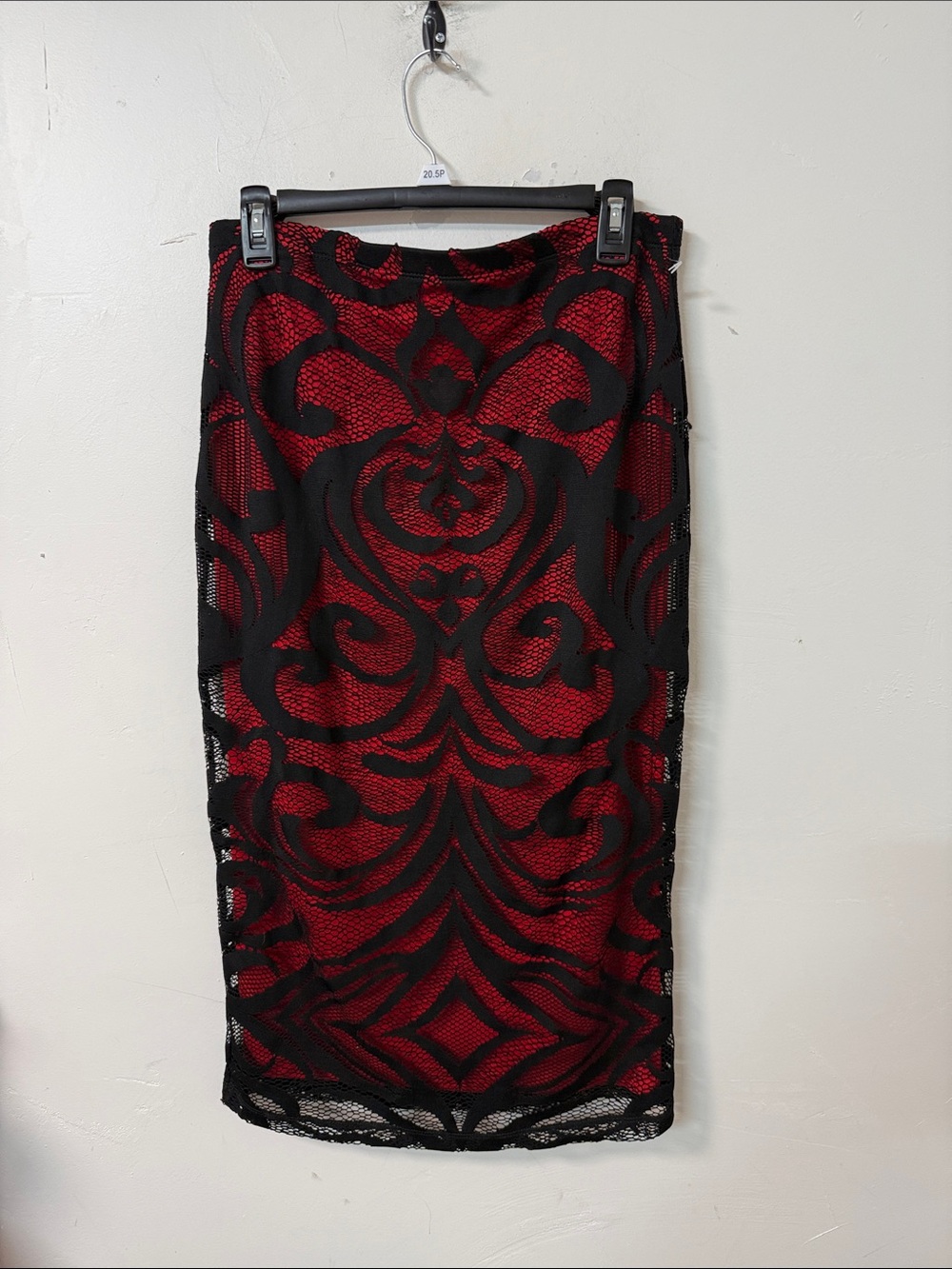 Bisou Bisou Red and Black Lace-Pattern Pencil Skirt